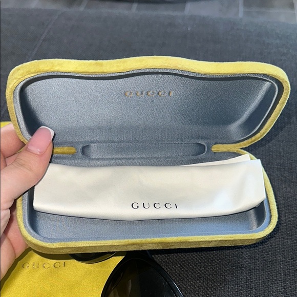 Gucci Black Sunglasses - Picture 5 of 13